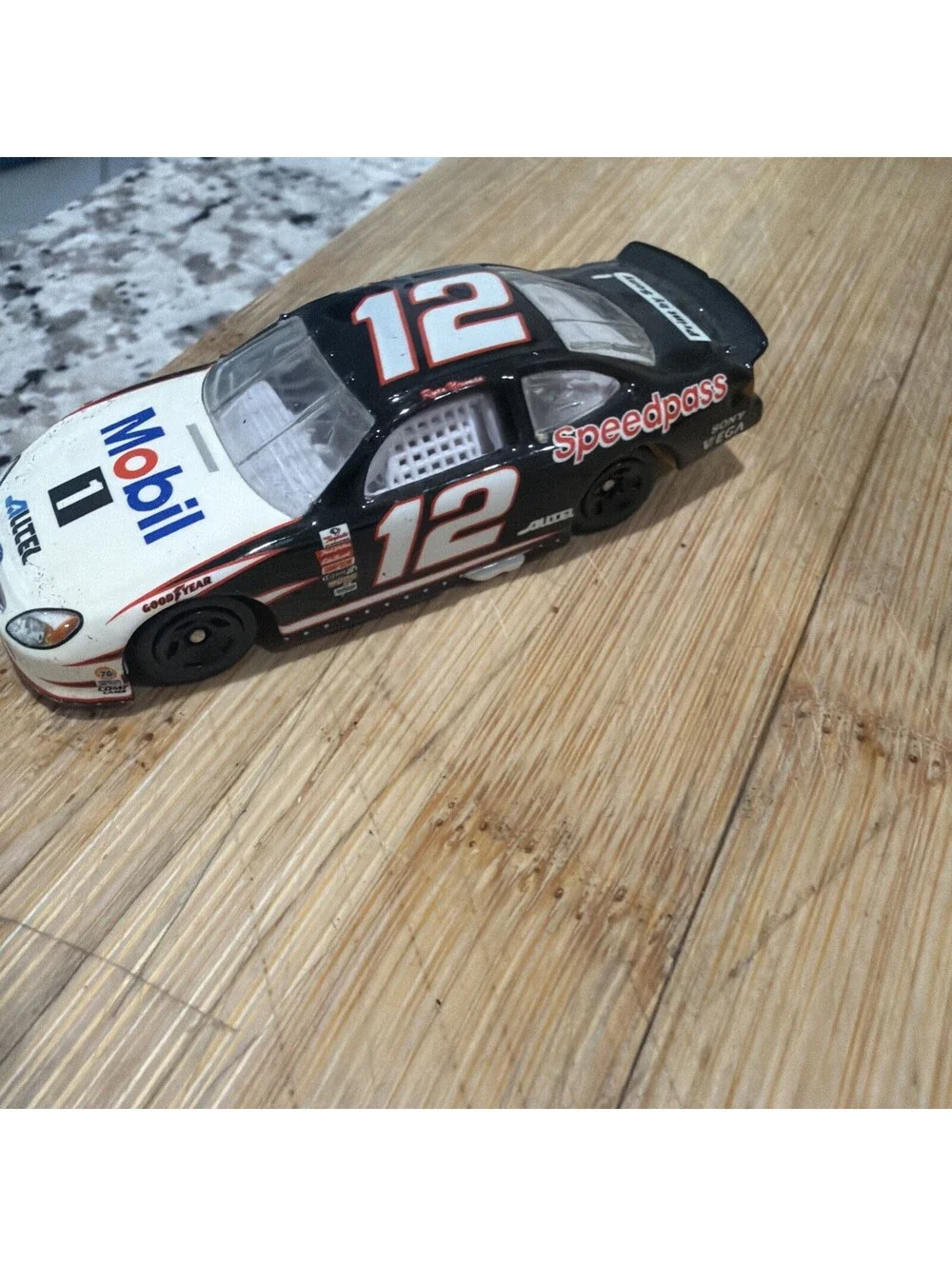 NASCAR 1:64 #12 Ryan Newman Mobil1 Speedpass Ford Taurus VTG *
